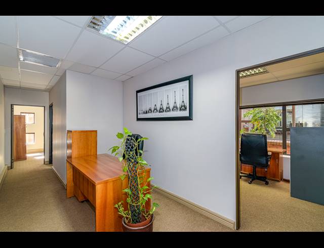 20M² OFFICE TO LET IN WELTEVREDEN PARK